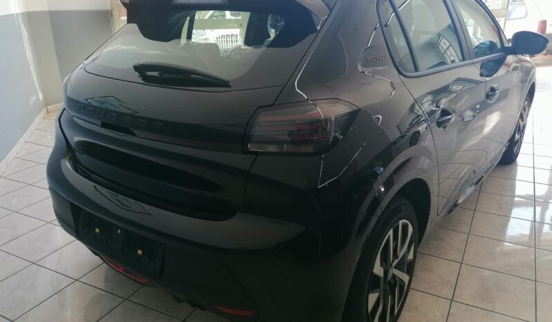 
								PEUGEOT 208 1.2 Hybrid 110 CV E-DCS6 STYLE – KM ZERO full									