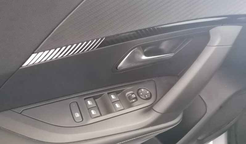 
								PEUGEOT 2008 1.2 PureTech 100 CV S&S ALLURE full									